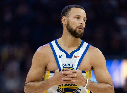 Der Angriff ist blockiert! Niemand bei den Warriors erzielte mehr als 20 Punkte und Currys Schussquote war schleppend.